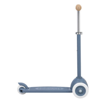 Load image into Gallery viewer, Side view of the Banwood Eco Scooter in Deep Sea.