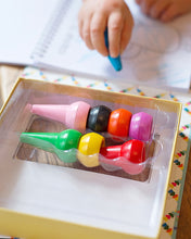 Load image into Gallery viewer, Oodle Doodle Crayon Set