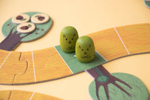 Load image into Gallery viewer, Win Win Winter - Family Game
